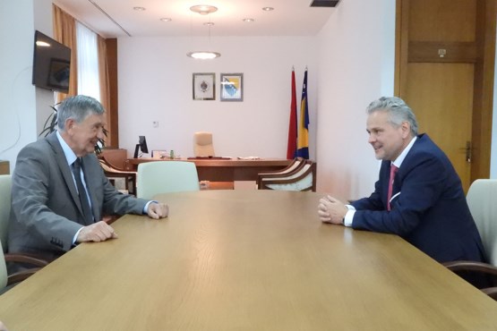 Zamjenik predsjedavajućeg Predstavničkog doma Nebojša Radmanović sastao se sa šefom Delegacije EU i specijalnim predstavnikom EU u BiH